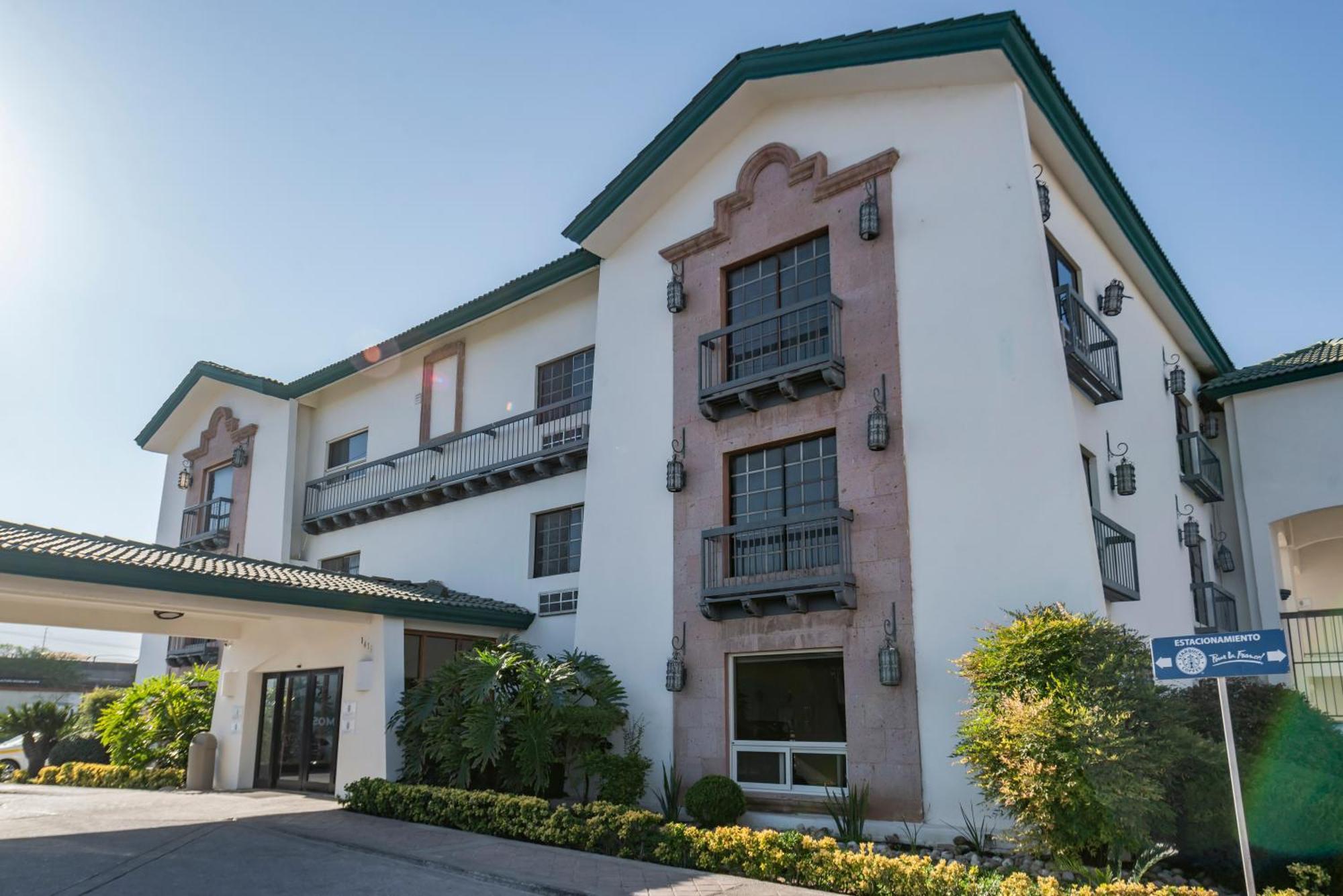 Quinta Dorada Hotel & Suites Saltillo Dış mekan fotoğraf
