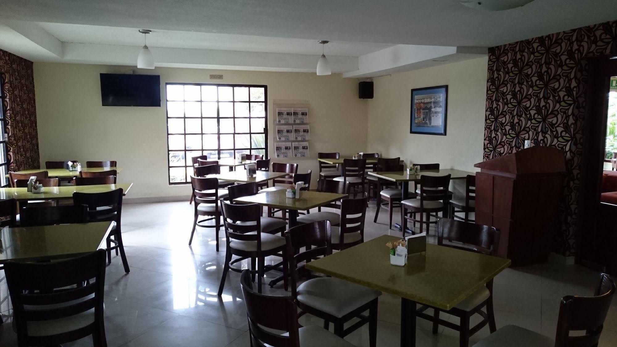 Quinta Dorada Hotel & Suites Saltillo Dış mekan fotoğraf