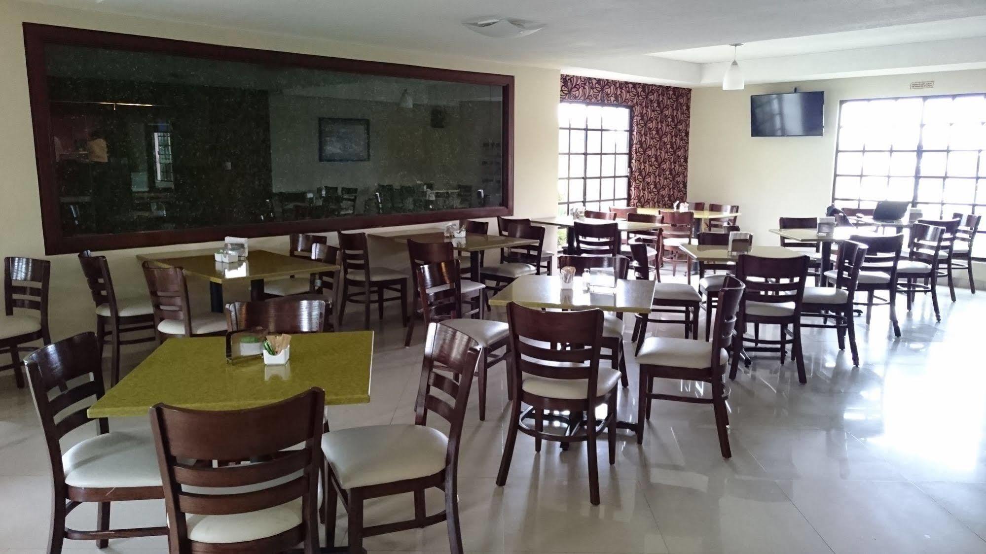 Quinta Dorada Hotel & Suites Saltillo Dış mekan fotoğraf
